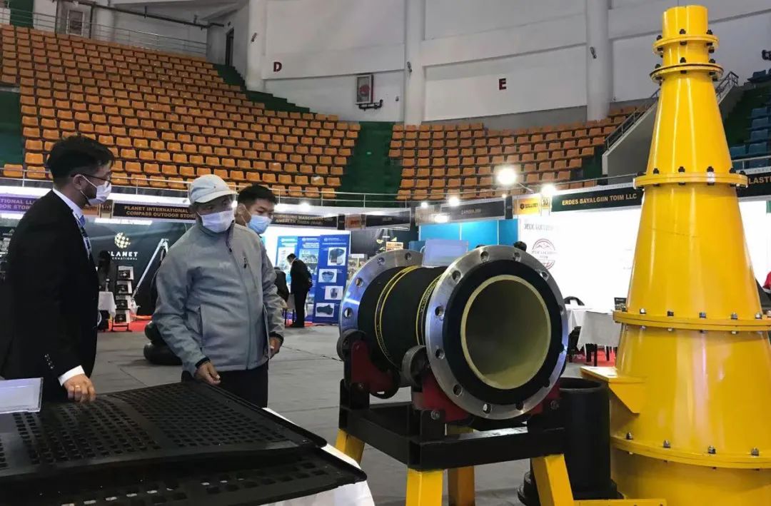 b72b3fb83704938f5a4bf2928ee03137